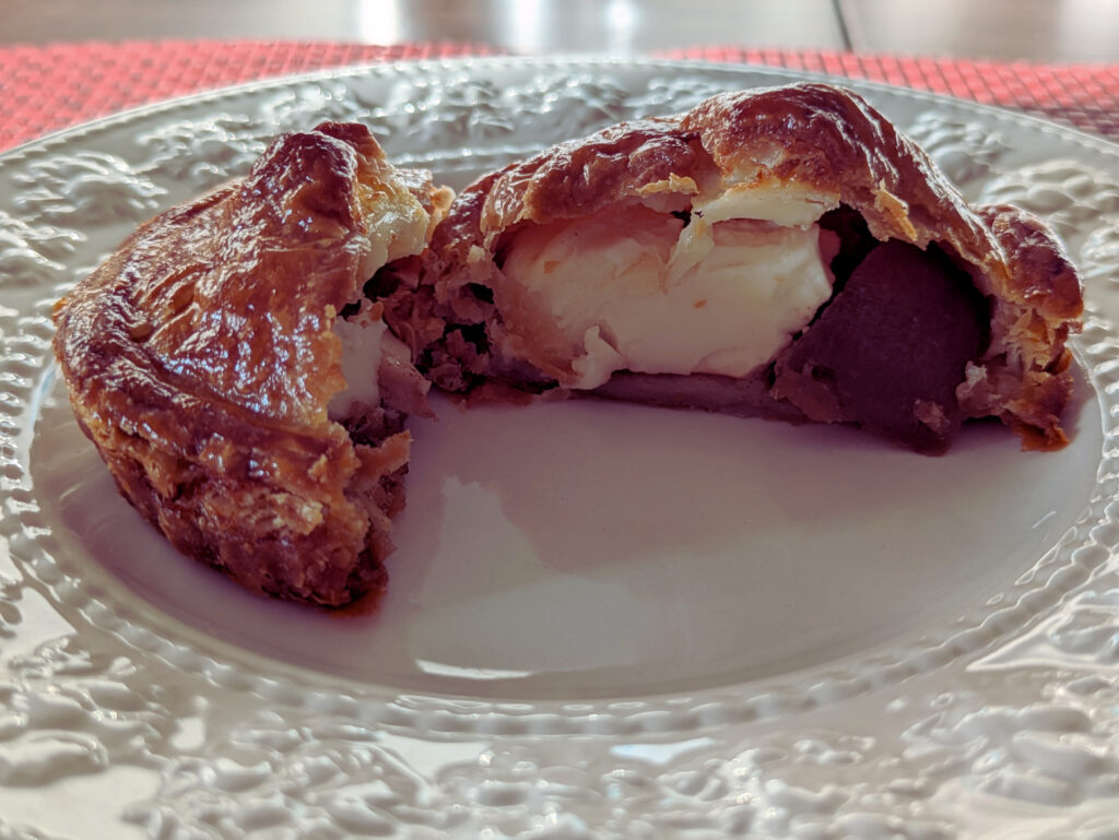 「クリームチーズアップルパイ」八ヶ岳の葉とらず林檎とクリームチーズの出会い