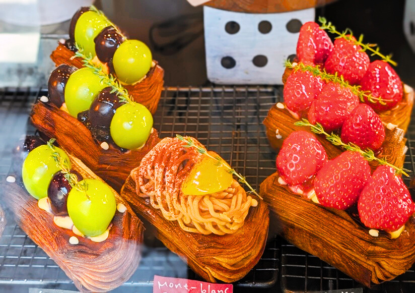 eteco breadの店内パンの画像(フルーツデニッシュ3種)