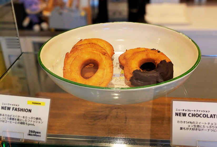 WARU WARU DONUTの店内のドーナツ画像