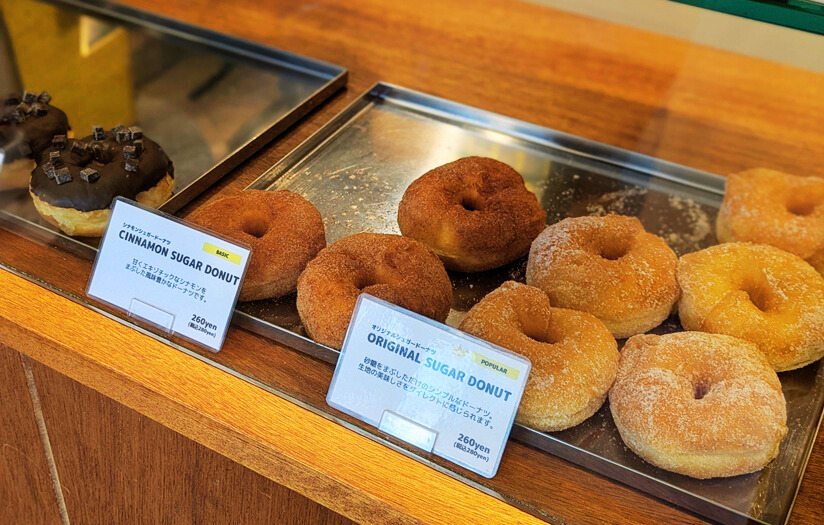 WARU WARU DONUTの店内のドーナツ画像