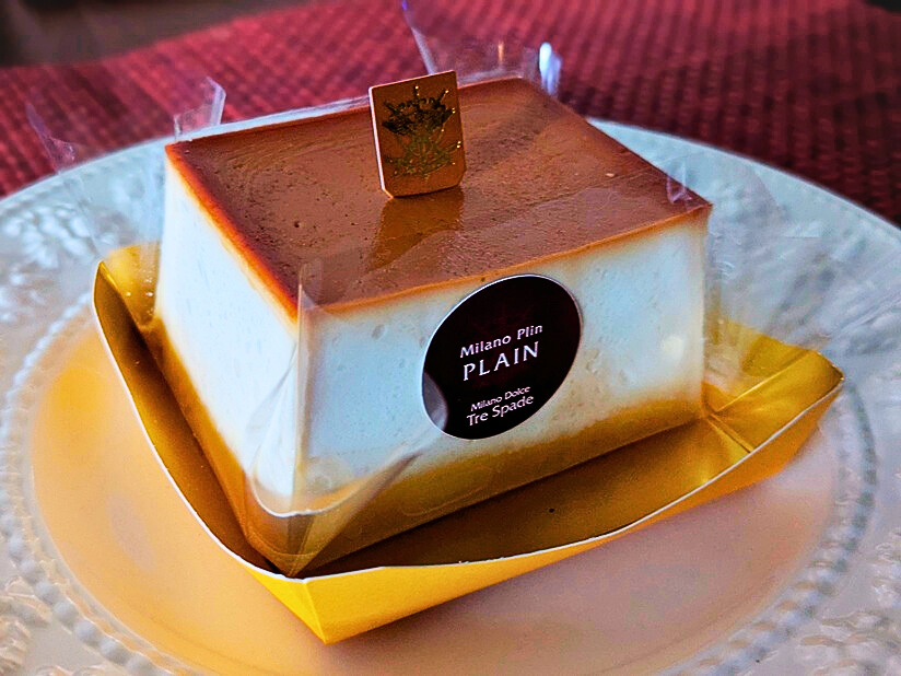 Milano Dolce Tre Spadeのミラノプリンプレーンのホール画像(斜め)