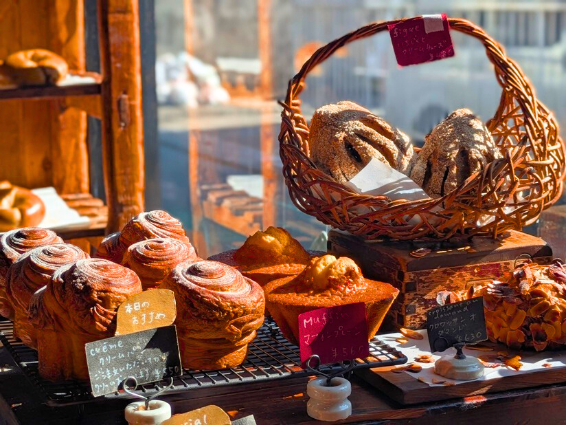 eteco breadの店内パンの画像(マフィン、クリームパン)