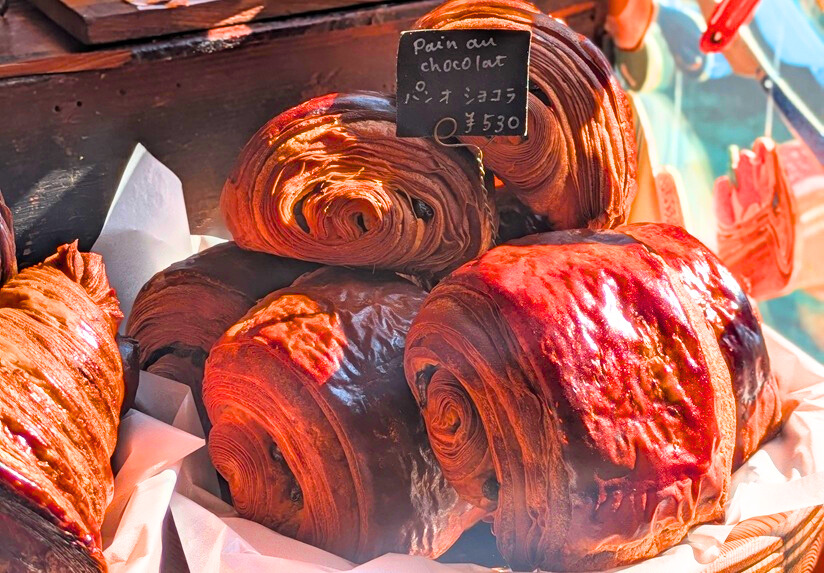 eteco breadの店内パンの画像(パンオショコラ)