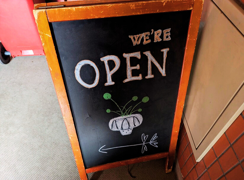 「Punk Doily」の看板