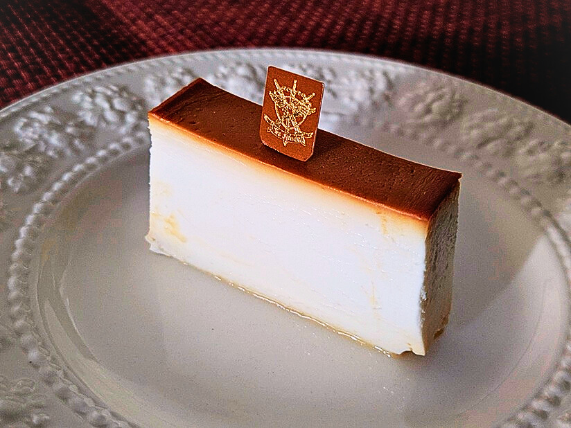 Milano Dolce Tre Spadeのミラノプリンプレーンのカット画像(斜め)