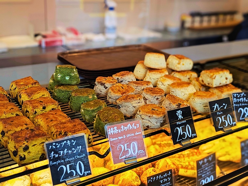 吟遊詩人の店内パンの画像（スコーン4種類）