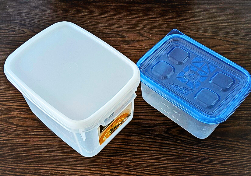 2種類のタッパーの画像